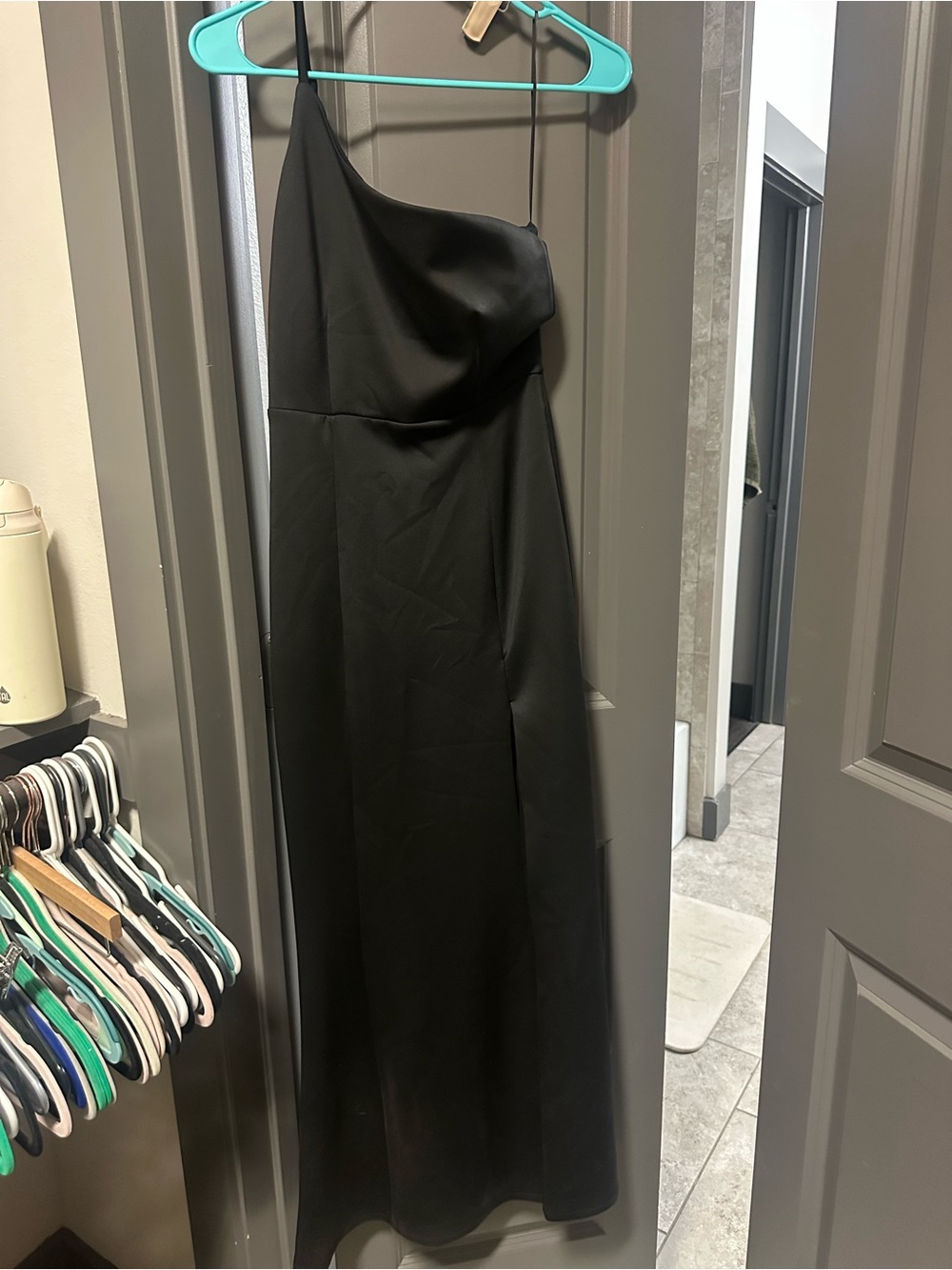 Elegant Black One-Shoulder Evening Dress